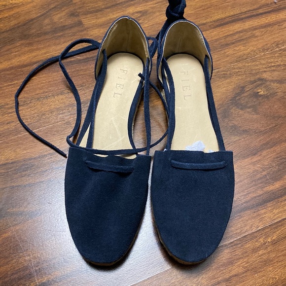 Fiel Flats navy blue suede size 6 new in box - Picture 1 of 7
